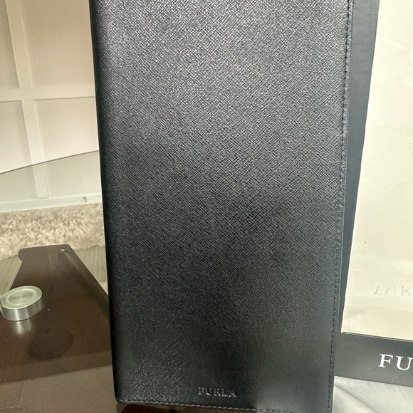 Furla Elegant Black Document/Card Holder - Picture 3 of 8